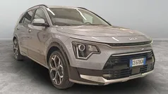 Grigio met Usata 2023 Kia Niro Style SUV | 25.900 € (Buon prezzo)