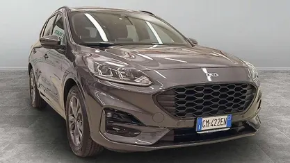 Grigio(met.) Usata 2023 Ford Kuga ST-Line SUV | 22.900 € (Buon prezzo)