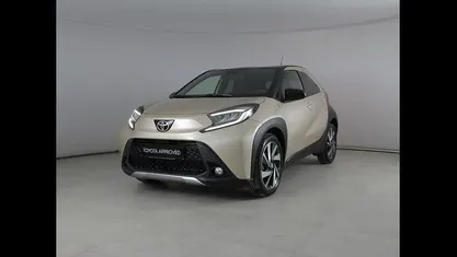 Usata Toyota Aygo X Lounge 72 CV (52 kW) 2023 Beige SUV