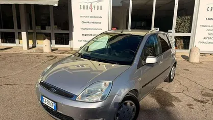 Usata Ford Fiesta 75 CV (55 kW) 2005 Argento Utilitaria