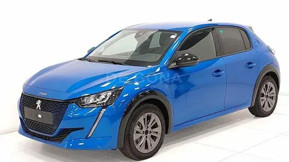 Blu Usata 2024 Peugeot e-208 Allure Due volumi | 15.900 € (Super prezzo)
