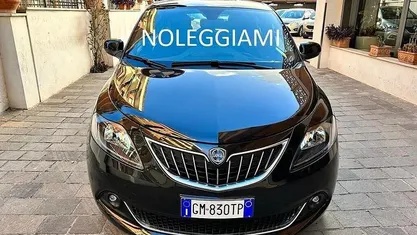 Nero Usata 2023 Lancia Ypsilon Gold Due volumi | 600 €