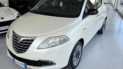 Usata Lancia Ypsilon S 95 CV (69 kW) 2011 Bianco Utilitaria