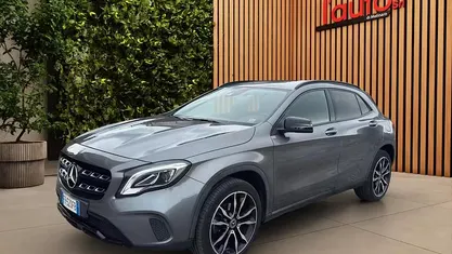 Usata Mercedes GLA200 Premium 136 CV (100 kW) 2018 Grigio SUV