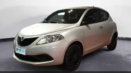 Usata Lancia Ypsilon Gold 69 CV (50 kW) 2019 Utilitaria