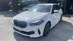 Alpin white pastello Usata 2023 BMW 118 M Sport Due volumi | 25.900 € (Buon prezzo)