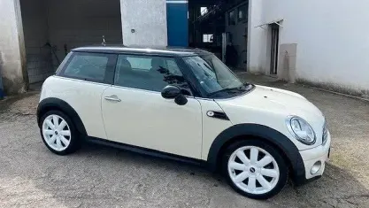 Usata Mini Cooper D 109 CV (80 kW) 2009 Beige Utilitaria