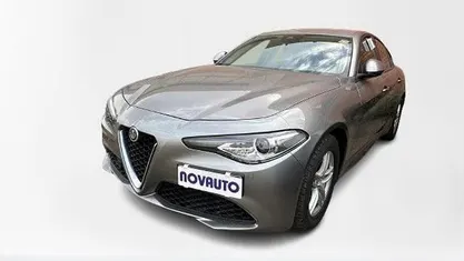 Begagnad Alfa Romeo Giulia Business 160 HK (117 kW) 2019 Grå Sedan