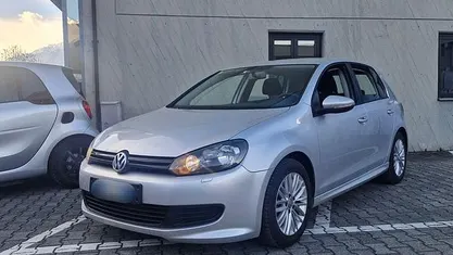 Usata VW Golf VI 105 CV (77 kW) 2011 Argento Utilitaria