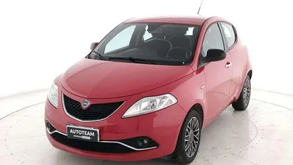 Usata Lancia Ypsilon Gold 95 CV (69 kW) 2016 Utilitaria