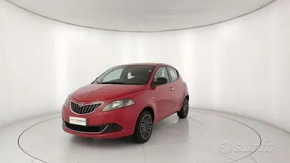 Usata Lancia Ypsilon Gold 69 CV (50 kW) 2022 Rosso Utilitaria