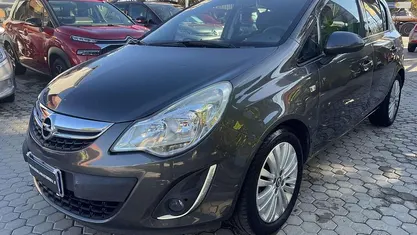 Grigio Usata 2009 Opel Corsa Edition Tre volumi | 3250 € (Buon prezzo)