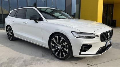 Begagnad Volvo V60 Plus 197 HK (144 kW) 2023 Vit Kombi