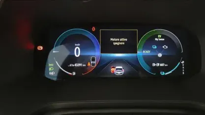Usata Renault Captur Techno 160 CV (117 kW) 2023 Ceramic grey SUV