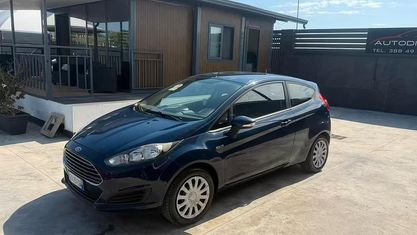 Usata Ford Fiesta 60 CV (44 kW) 2015 Blu Berlina