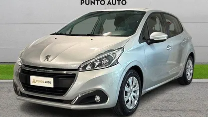 Argento Usata 2015 Peugeot 208 Active Due volumi | 10.500 € (Molto cara)