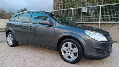 Usata Opel Astra Enjoy 140 CV (102 kW) 2010 Berlina