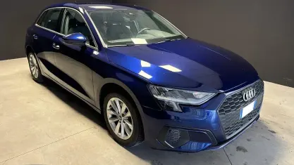 Usata Audi A3 Business 150 CV (110 kW) 2021 Blu metallizzato Berlina