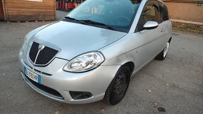Usata Lancia Ypsilon 77 CV (56 kW) 2010 Argento Utilitaria