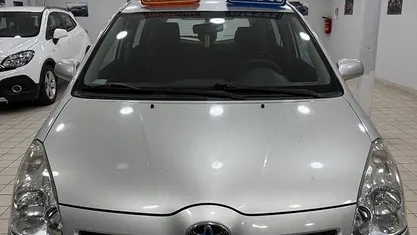 Usata Toyota Corolla Verso 136 CV (100 kW) 2006 Grigio Monovolume