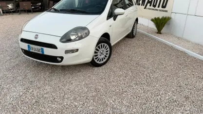 Usata Fiat Punto Lounge 70 CV (51 kW) 2013 Bianco Utilitaria