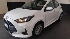 Bianco Usata 2024 Toyota Yaris Hybrid Active Due volumi | 17.990 € (Super prezzo)
