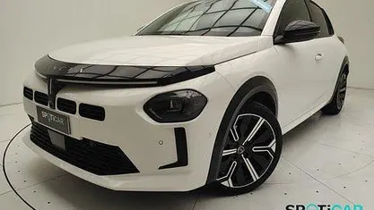 Usata Lancia Ypsilon 110 CV (80 kW) 2025 Argento Utilitaria