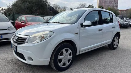 Usata Dacia Sandero 72 CV (52 kW) 2010 Berlina