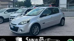 Argento Usata 2010 Renault Clio II Luxe Tre volumi | 3200 € (Buon prezzo)