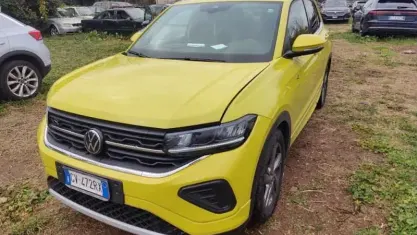 Usata VW T-Cross R-line 116 CV (85 kW) 2024 Giallo SUV