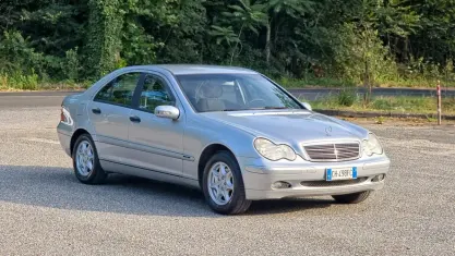 Usata Mercedes C200 Classic 122 CV (89 kW) 2003 Grigio Berlina