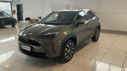 Grigio Usata 2022 Toyota Yaris Hybrid Trend | 20.099 € (Buon prezzo)