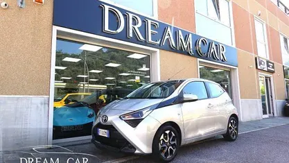 Usata Toyota Aygo X-play 72 CV (52 kW) 2018 Bianco pastello Utilitaria
