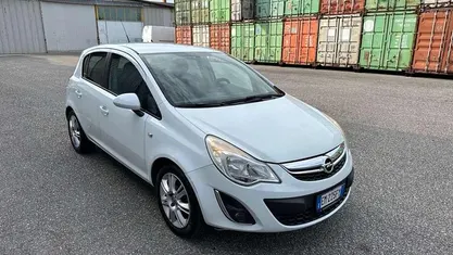 Usata Opel Corsa Edition 86 CV (63 kW) 2014 Berlina