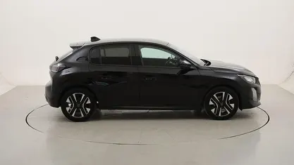 Usata Peugeot 208 Allure 101 CV (74 kW) 2025 Utilitaria