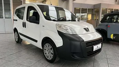 Usata Peugeot Bipper Active 75 CV (55 kW) 2014 Monovolume