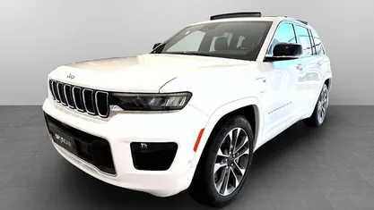 Bright white Usata 2024 Jeep Grand Cherokee Overland SUV | 71.890 € (Buon prezzo)