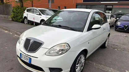 Usata Lancia Ypsilon 60 CV (44 kW) 2009 Bianco Utilitaria