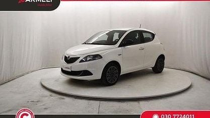 Usata Lancia Ypsilon Gold 70 CV (51 kW) 2023 Bianco Utilitaria