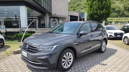 Usata VW Tiguan Life 150 CV (110 kW) 2021 Grigio scuro SUV