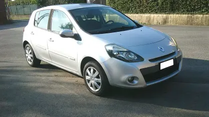Usata Renault Clio II Dynamique 75 CV (55 kW) 2011 Grigio Berlina