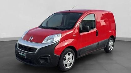 Begagnad Fiat Fiorino 95 HK (69 kW) 2017 Röd Minibuss