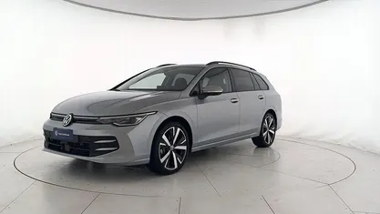 Usata VW Golf VIII Edition 150 CV (110 kW) 2025 Argento metallizzato Station wagon
