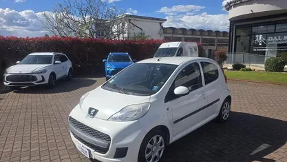 Usata Peugeot 107 68 CV (50 kW) 2010 Bianco Utilitaria