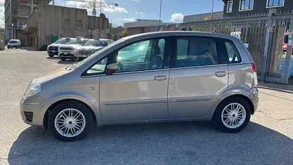 Usata Lancia Musa 95 CV (69 kW) 2008 Oro Monovolume