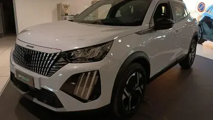 Usata Peugeot 2008 Allure 131 CV (96 kW) 2025 SUV