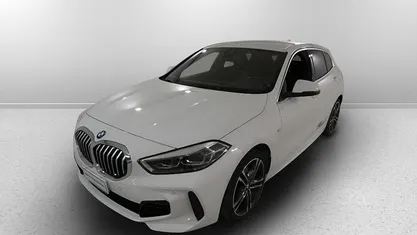 Alpin white pastello Usata 2022 BMW 116 M Sport Utilitaria | 27.500 € (Cara)
