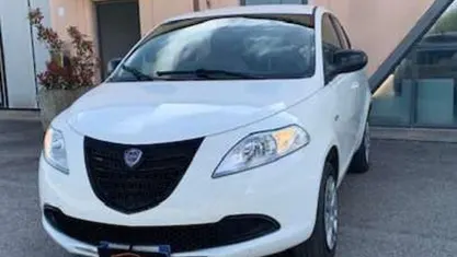 Nuova Lancia Ypsilon 80 CV (58 kW) 2026 Bianco Utilitaria