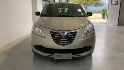 Usata Lancia Ypsilon 69 CV (50 kW) 2014 Grigio Utilitaria