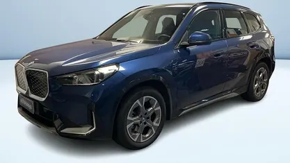 Blu metallizzato Usata 2024 BMW iX1 Comfort Edition SUV | 34.500 € (Cara)